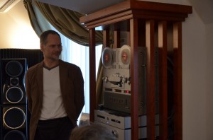 Walter Frotzler von Cheops Audio mit seiner Studer