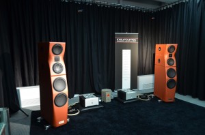 Demoraum F131 mit [:monolog] "Orange Fever"...